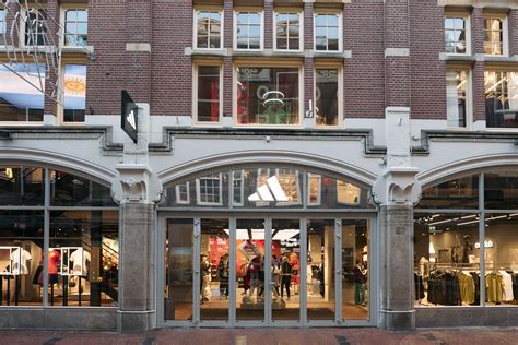 foto's van adidas originals store amsterdam|adidas kalverstraat 87 amsterdam.